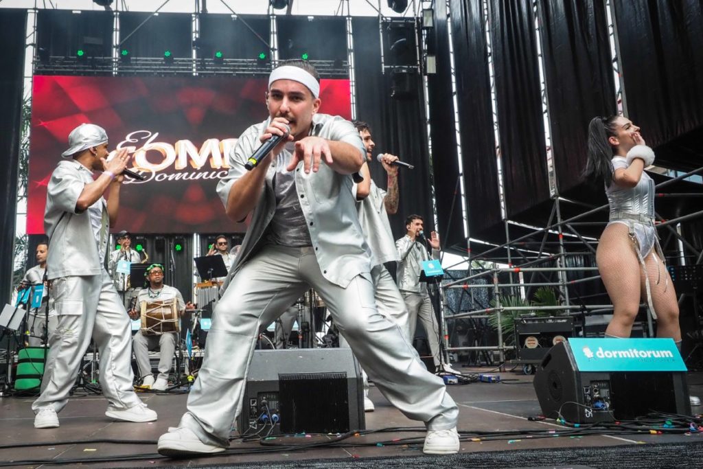 El primer fin de semana de Carnaval se cierra con más de 250.000 personas pese a la lluvia