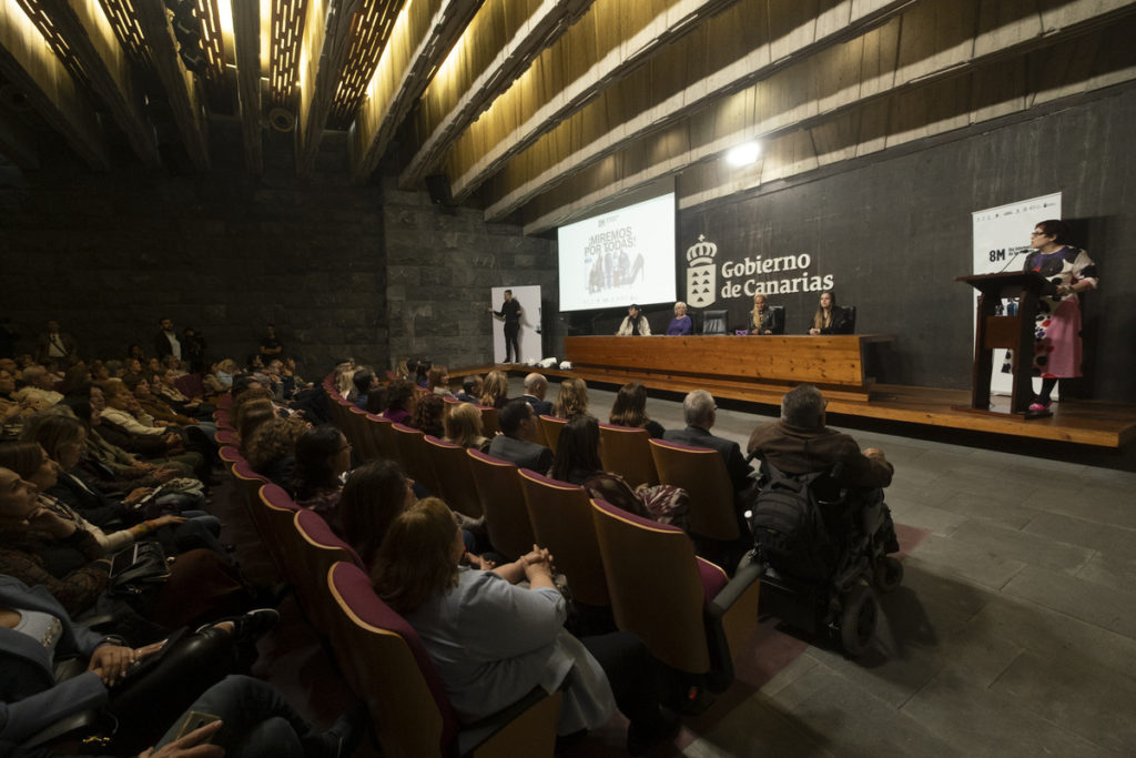 Un momento del acto organizado por el ICI y celebrado en Presidencia del Gobierno en Tenerife. Fran Pallero