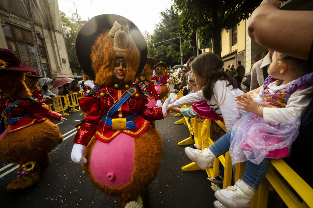 Los peques disfrutan de su coso