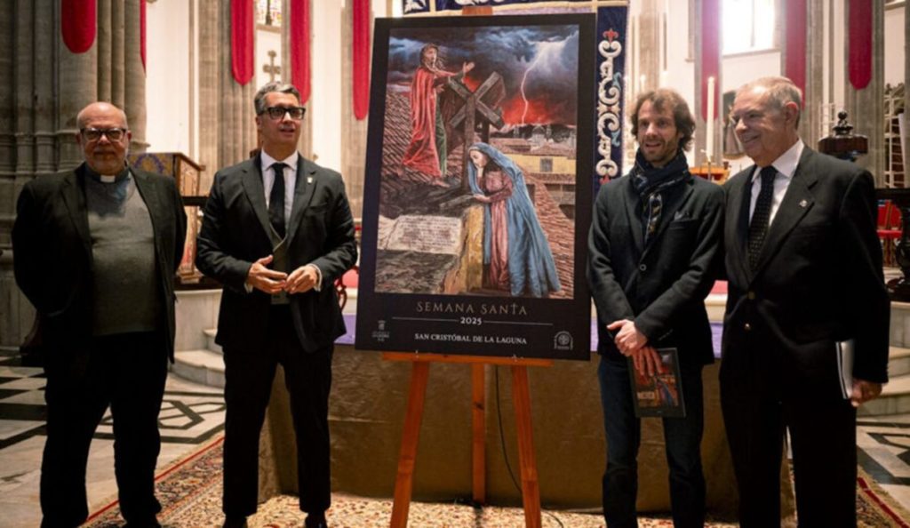 El deán de la Catedral (i), el alcalde, el autor de la obra y el presidente de la JHC junto al cartel, ayer. DA