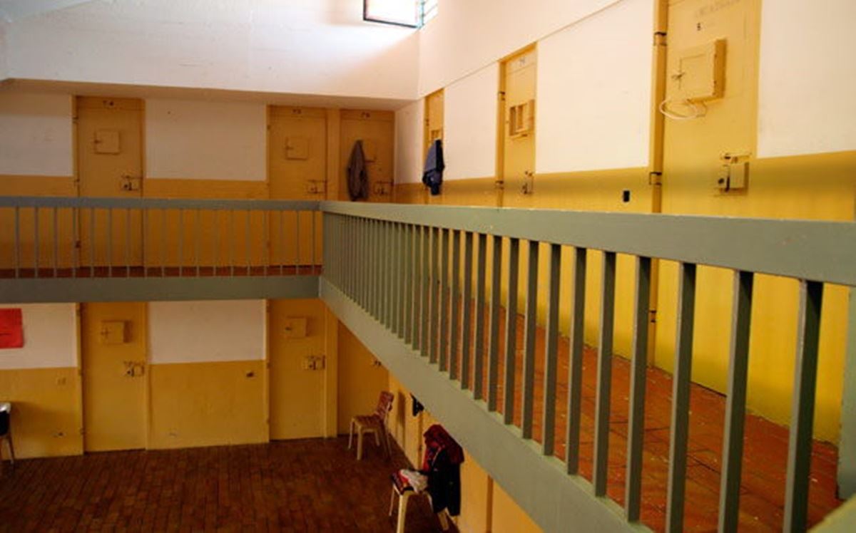 Dos funcionaros, heridos en la prisión Tenerife II por la agresión de un recluso