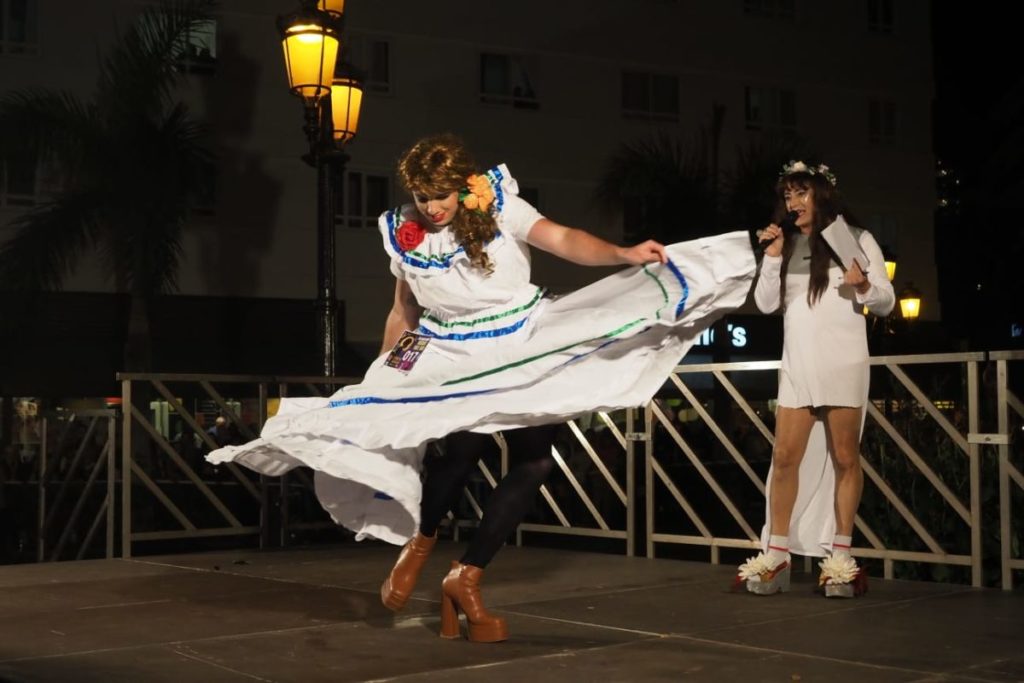 25 años pisando fuerte sobre alocados tacones y plataformas