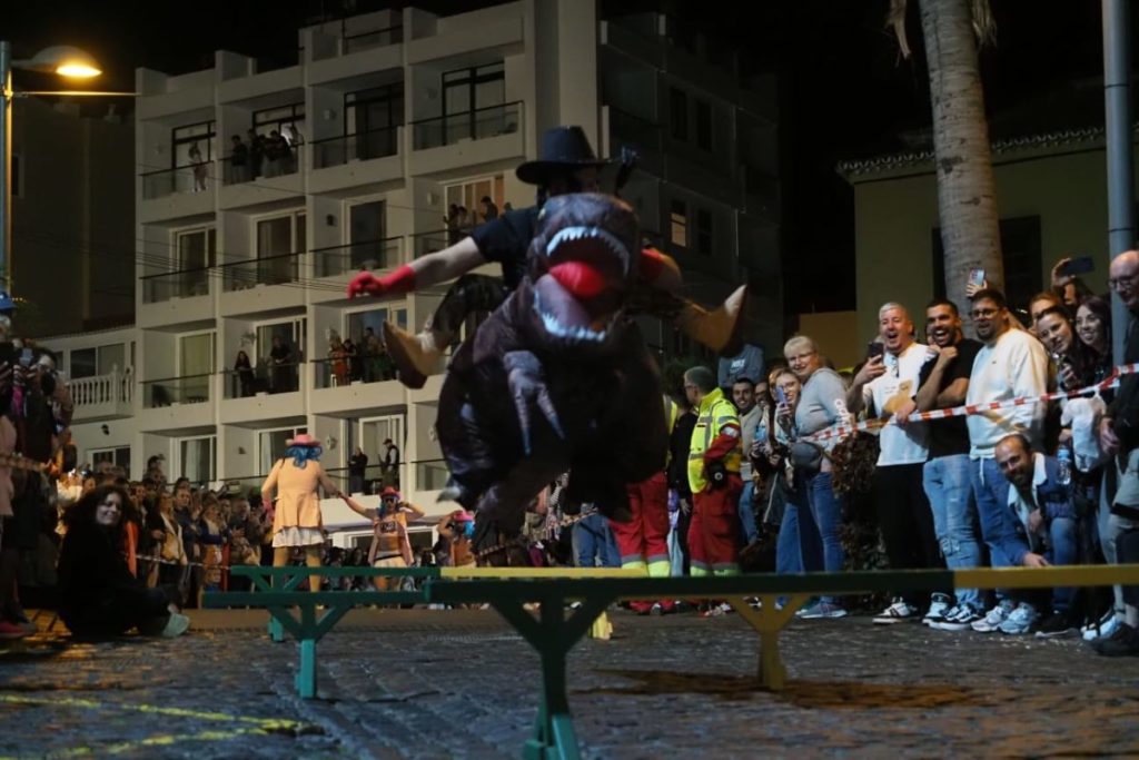 25 años pisando fuerte sobre alocados tacones y plataformas