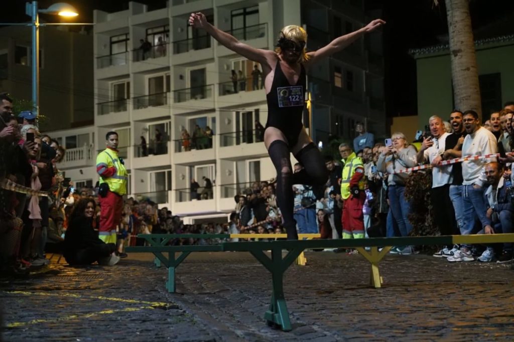 25 años pisando fuerte sobre alocados tacones y plataformas