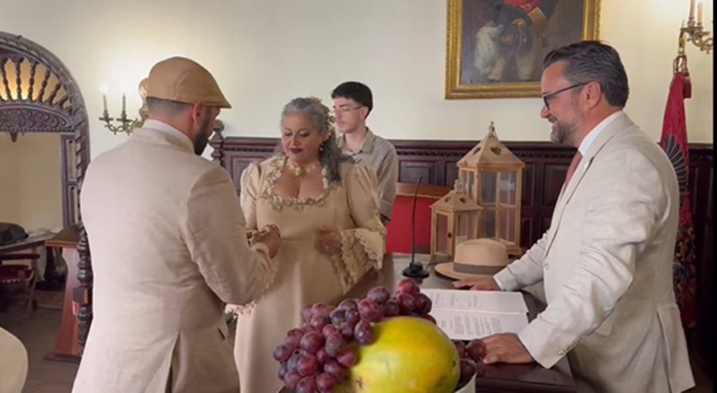 Amor indiano: se casan el día de la gran fiesta palmera