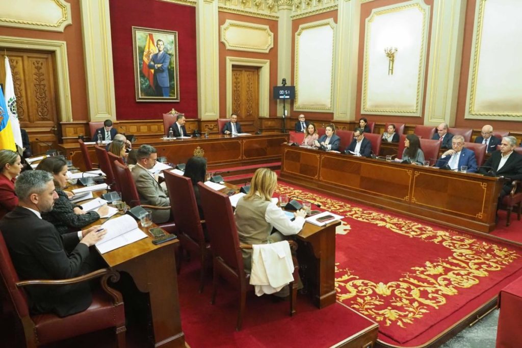 El pleno municipal en la sesión celebrada ayer en el Ayuntamiento capitalino. Sergio Méndez