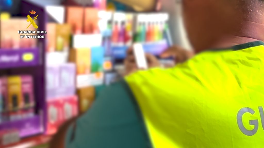 La Guardia Civil pilla a cuatro establecimientos de Tenerife vendiendo un producto ilegal