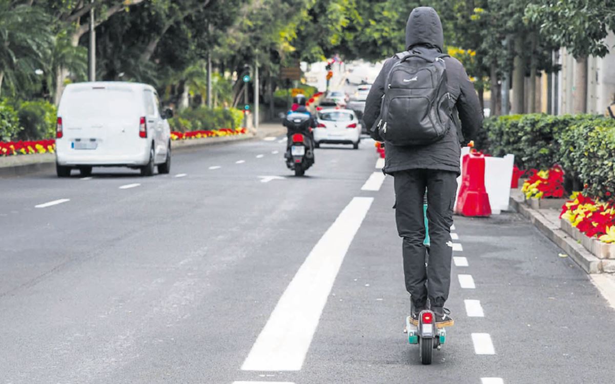 El Ayuntamiento de Santa Cruz de Tenerife lo confirma: repondrá la separación del carril bici en Méndez Núñez