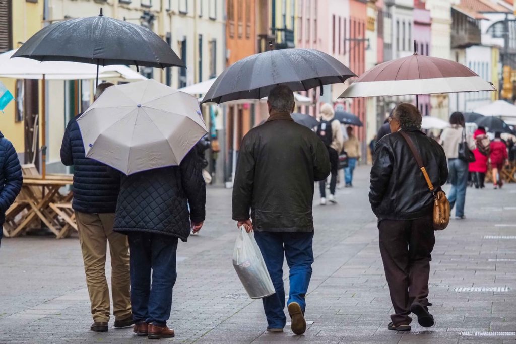 La Aemet actualiza la previsión del tiempo para este martes en Canarias: la lluvia se resiste a abandonar las islas