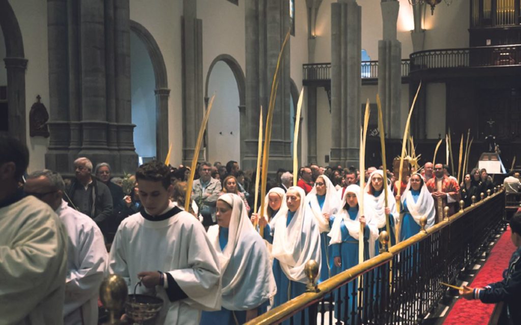 La lluvia marca la celebración del Domingo de Ramos en La Laguna