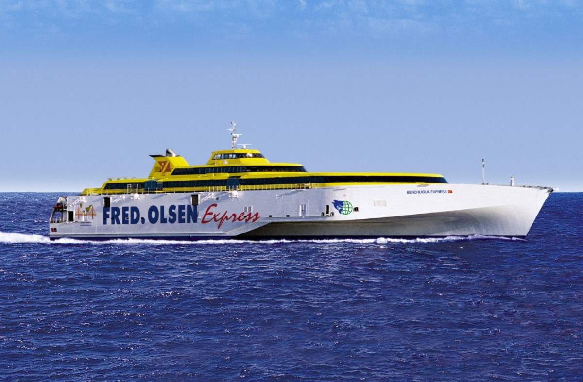 Trimarán Benchijigua Express