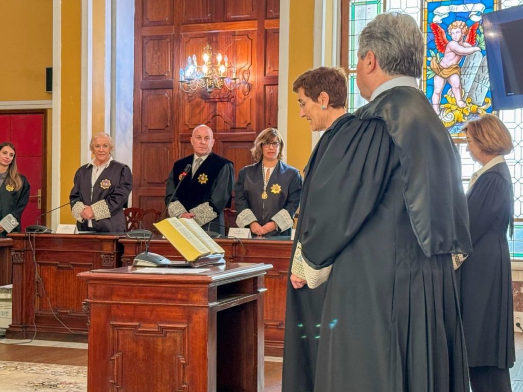 Mónica Yzaguirre jura como nueva presidenta de la Audiencia tinerfeña