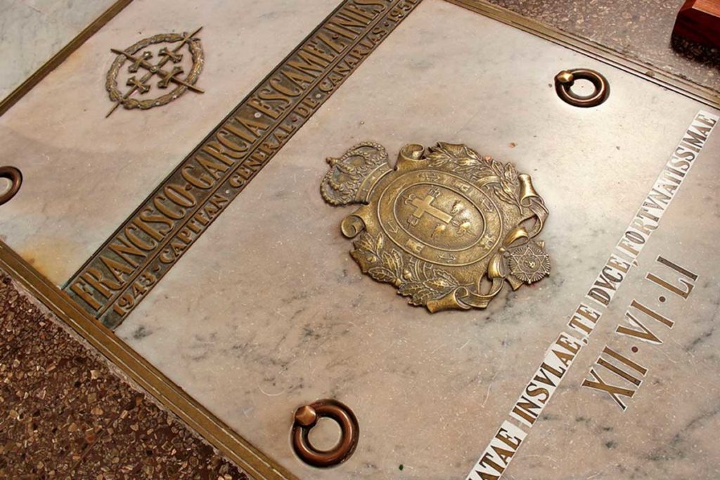 Habrá que acometer la exhumación de los restos de García-Escámez y renombrar Somosierra y ese barrio
