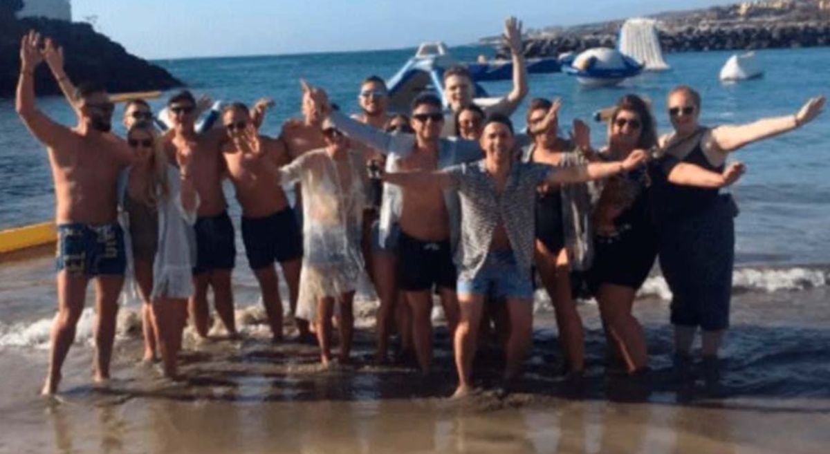Lleva a 40 empleados de viaje a Tenerife con todos los gastos pagados y después los despide a todos