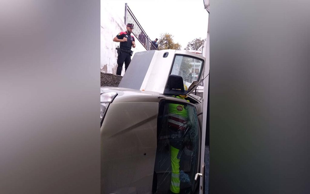 Un hombre se estrella contra un centro de salud en Canarias