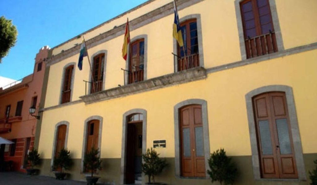 Guía de Isora reestructura el área social y retira funciones a una edil