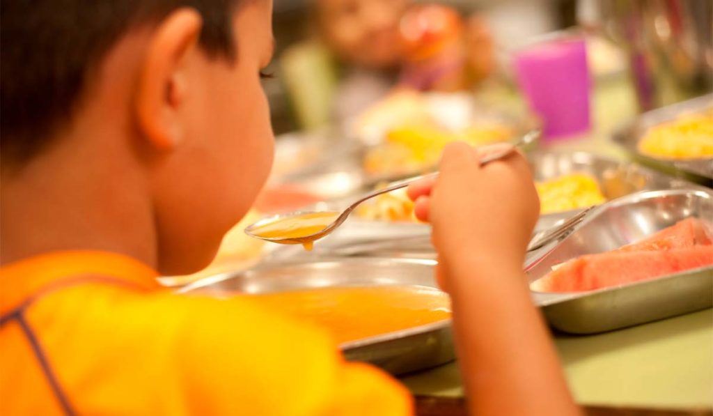 Así es el menú canario que revoluciona la alimentación en los colegios
