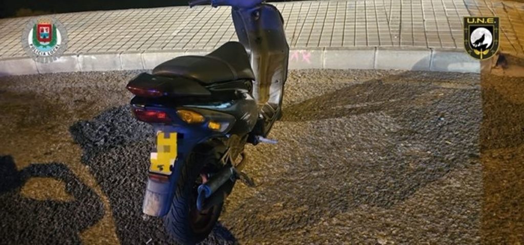 Dan el alto a una moto en Canarias y acaba descubriendo a un fugado