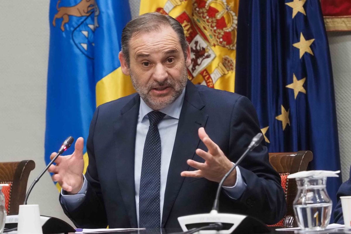 El exministro José Luis Ábalos, ayer en el Parlamento de Canarias. Sergio Méndez