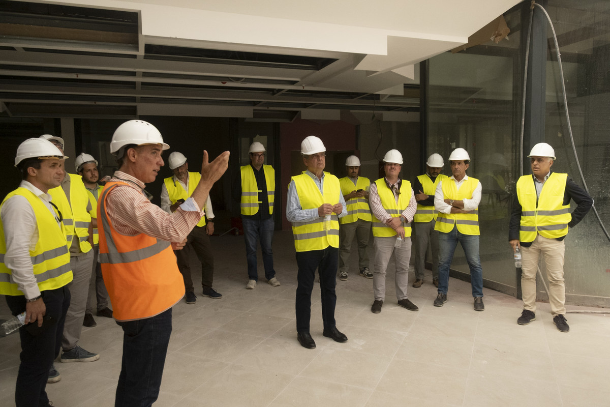 La comitiva conoció de primera mano las nuevas instalaciones. Fran Pallero