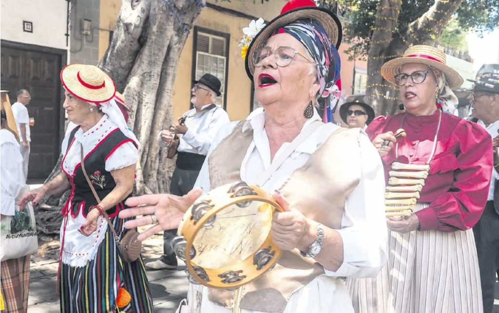 Santa Cruz y La Laguna celebran las tradiciones en el Día de Canarias