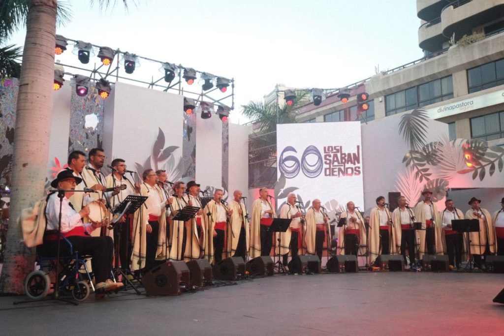 Santa Cruz vuelve a convertirse en el corazón de las tradiciones en el Día de Canarias