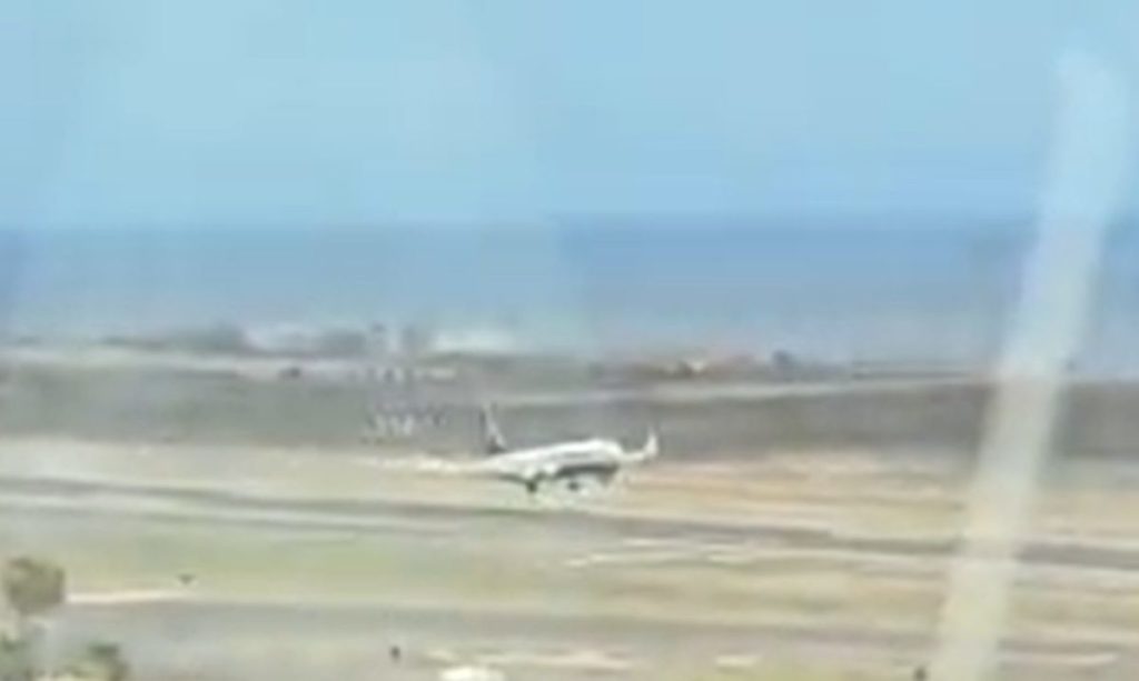 Frustrada por cizalladura en el aeropuerto Tenerife Sur. Controladores Aéreos (@controladores)