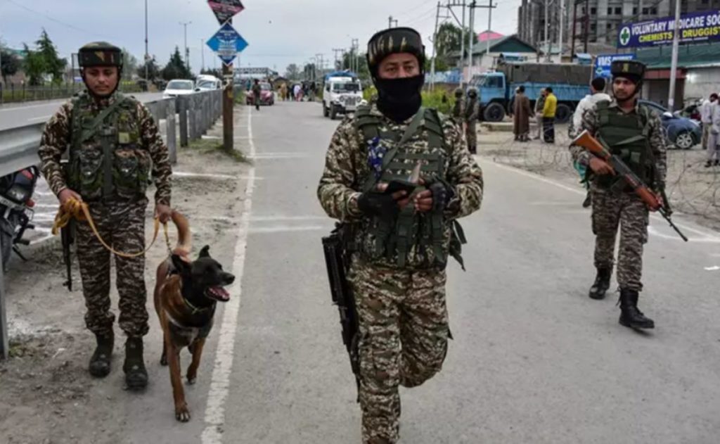 India lanza ataque aéreos contra "infraestructuras terroristas" en Pakistán