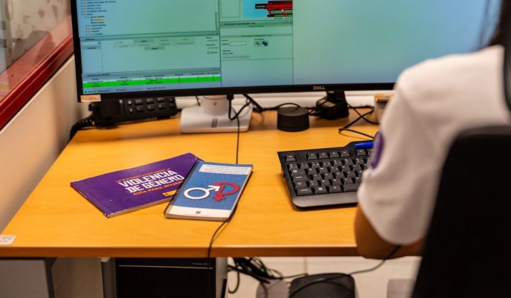 Aumentan un 4% las llamadas al teléfono de violencia de género del 112 Canarias