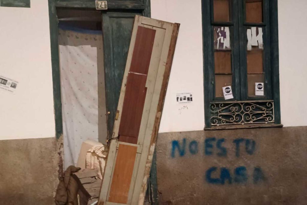Los ‘okupas’ de El Toscal no abandonan la vivienda e incumplen la orden judicial