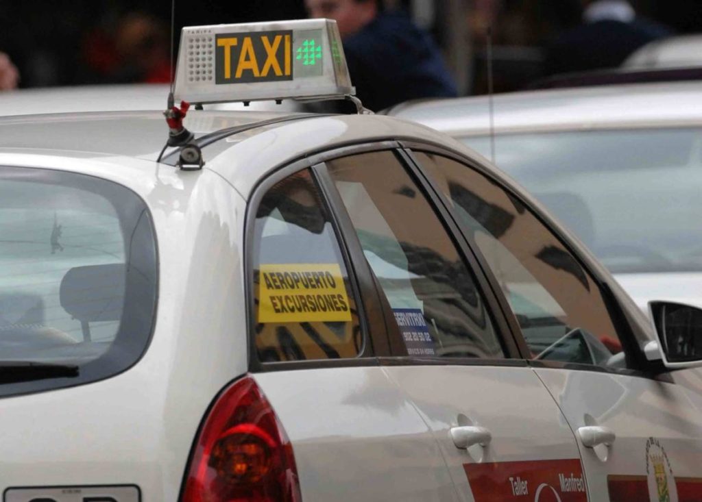 Los taxistas desconvocan la protesta anunciada para el próximo jueves en Santa Cruz. DA