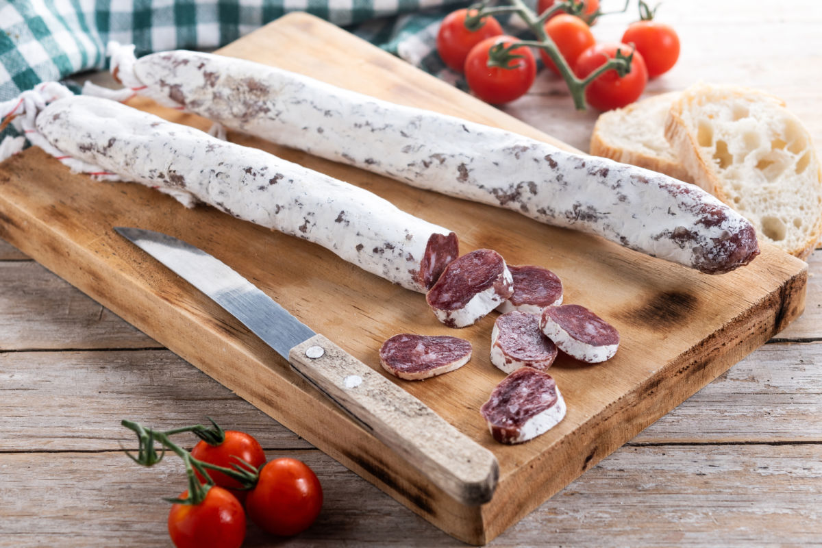 Alerta alimentaria por presencia de Salmonella en un conocido fuet: Sanidad pide no consumirlo