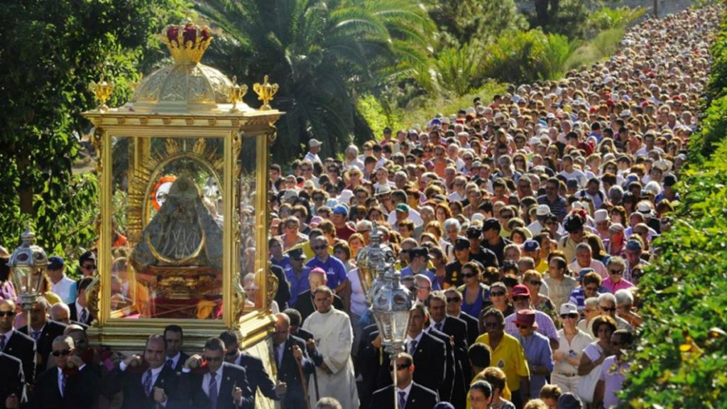 La Bajada del Trono de la Virgen de las Nieves da inicio este domingo a las Fiestas Lustrales de La Palma