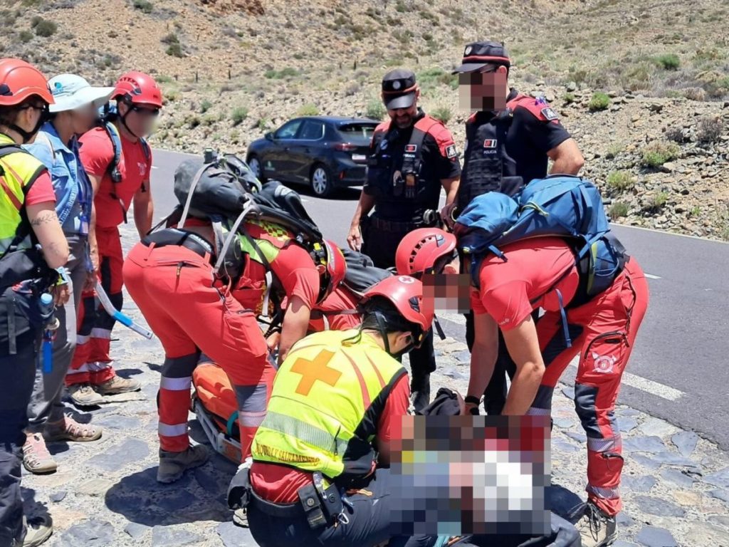 Un turista se pierde en el Teide y aparece una hora después herido y deshidratado