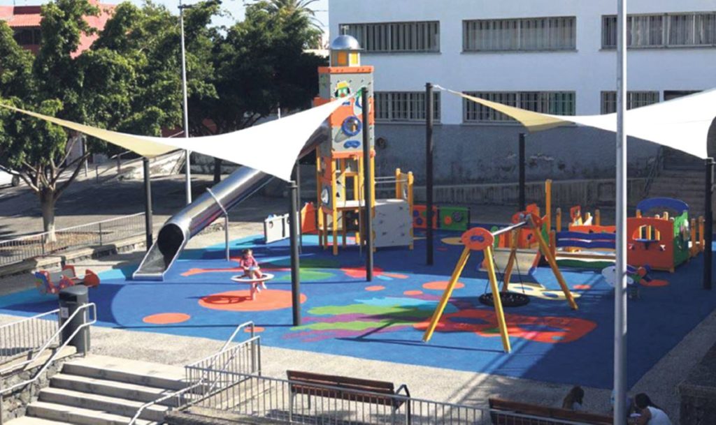 El Sobradillo y Villa Benítez ya juegan en parques inclusivos