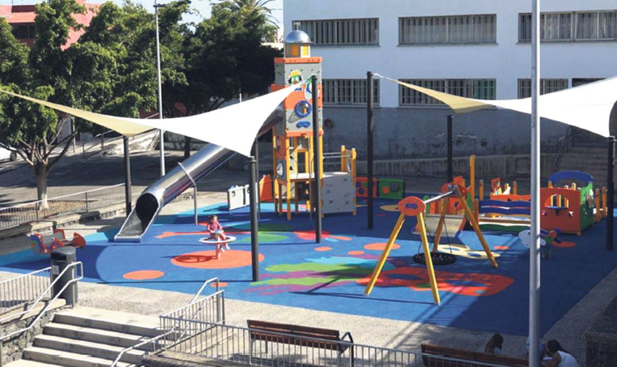 El Sobradillo y Villa Benítez ya juegan en parques inclusivos