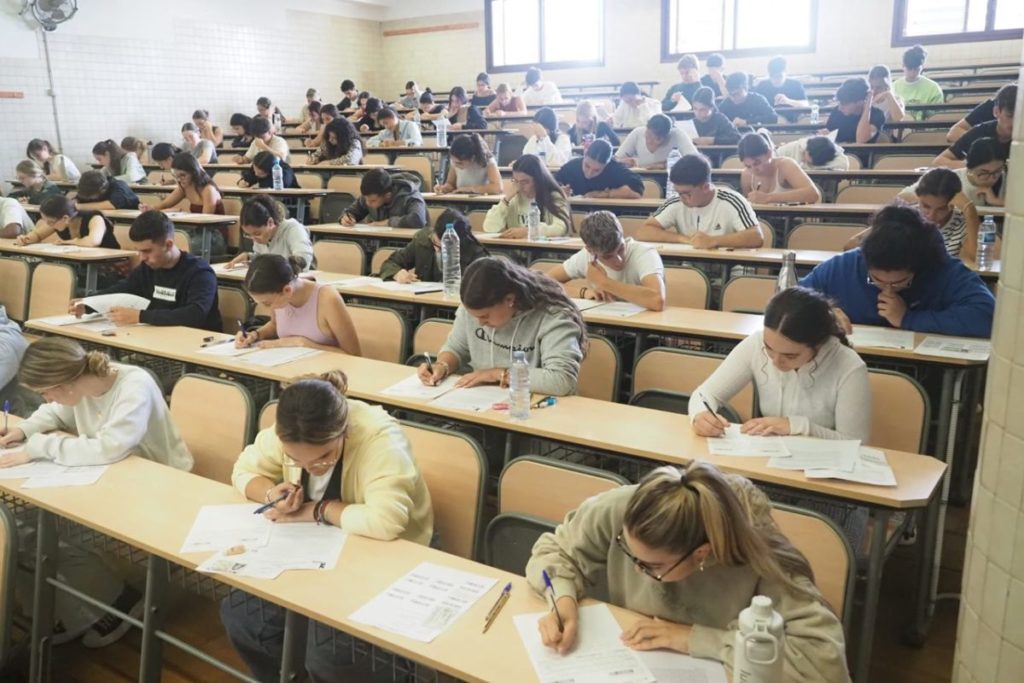 Más de 5.000 jóvenes estrenan la nueva PAU en Canarias