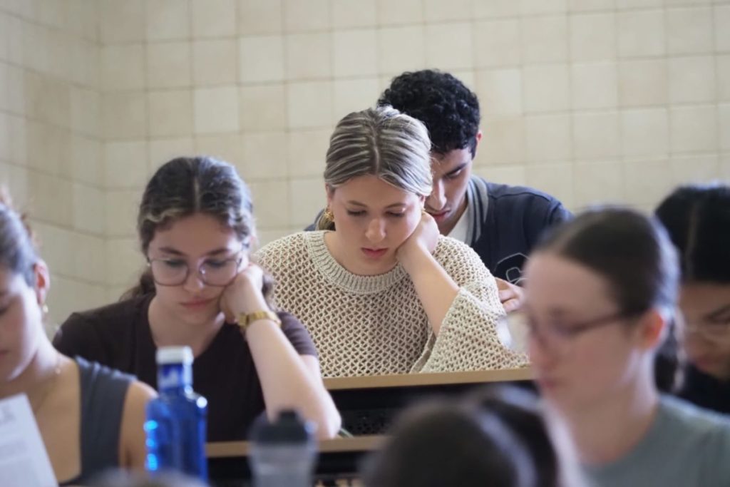 Alumnos haciendo un examen de la PAU en la ULL. Sergio Méndez