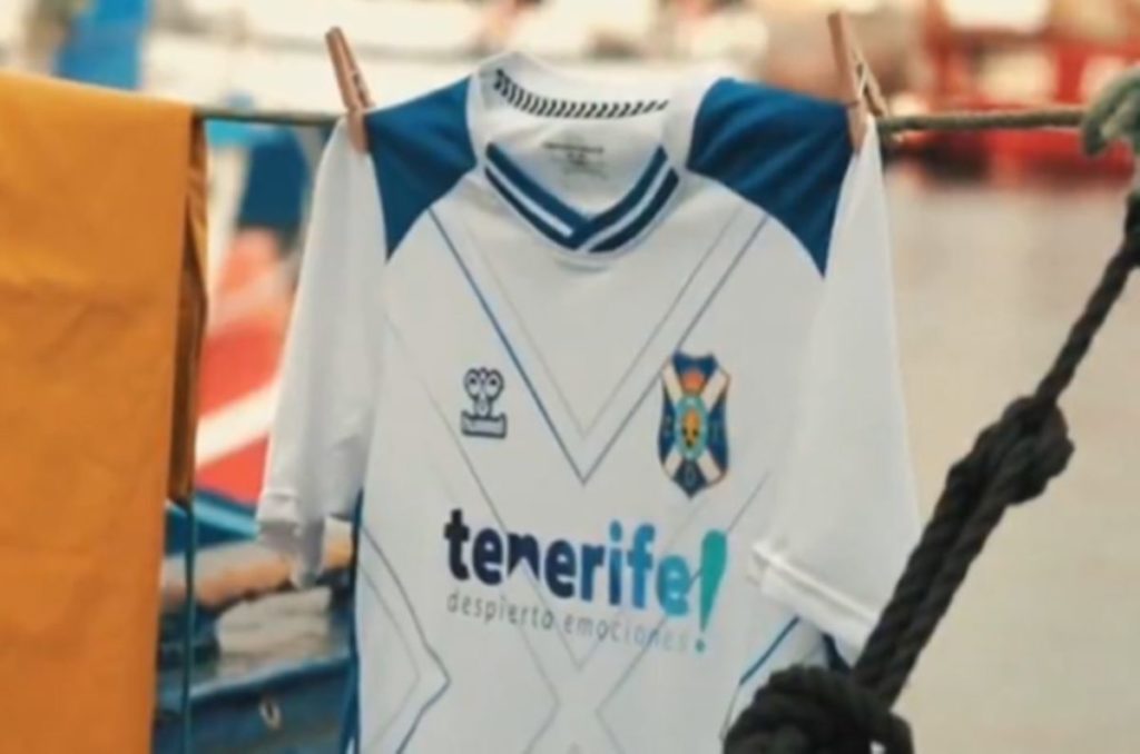Se acaba el misterio: así será la camiseta del CD Tenerife 2025-2026