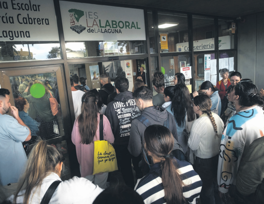 Miles de aspirantes a una plaza de docente pasan su primera prueba en Canarias