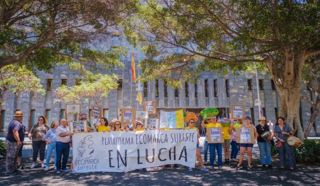Los vecinos llevan hasta Presidencia su rechazo a los parques eólicos de Fasnia y Güímar