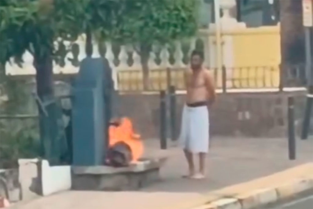 Escena insólita en Tenerife: un hombre prende fuego a su ropa en la vía pública