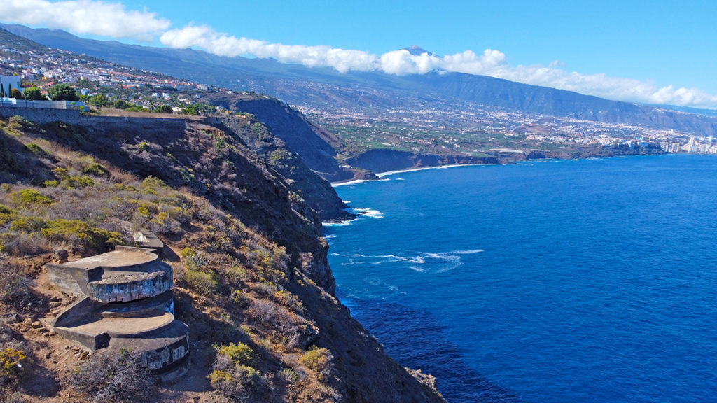 Herida una mujer tras caerle una roca en la cabeza en una playa de Tenerife