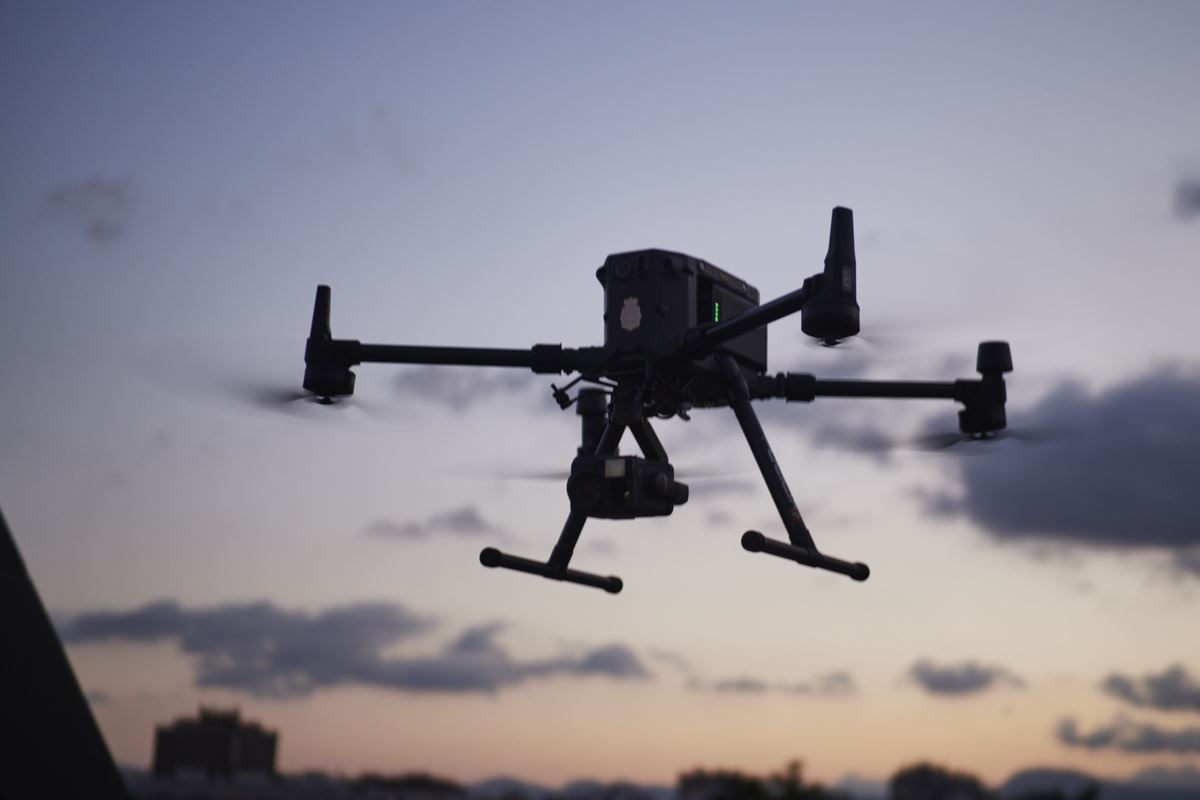 Un extranjero vuela sin autorización un dron durante una fiesta popular canaria: la sanción puede costarle 200.000 euros