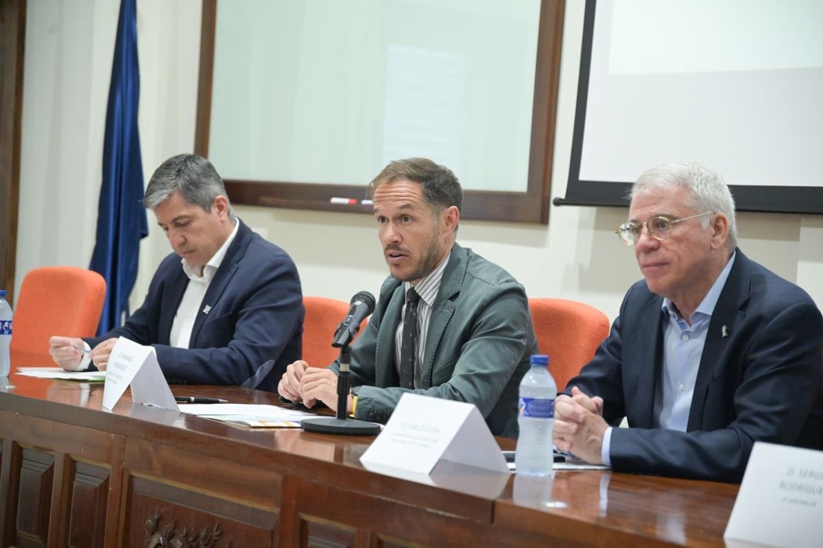 La mayor parte de la contaminación no se genera en Canarias, llega desde fuera. EP