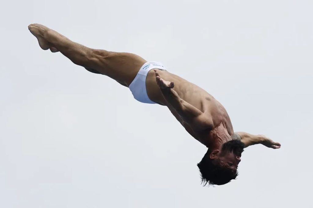 El canario Carlos Gimeno hace historia con su plata en saltos de gran altura
