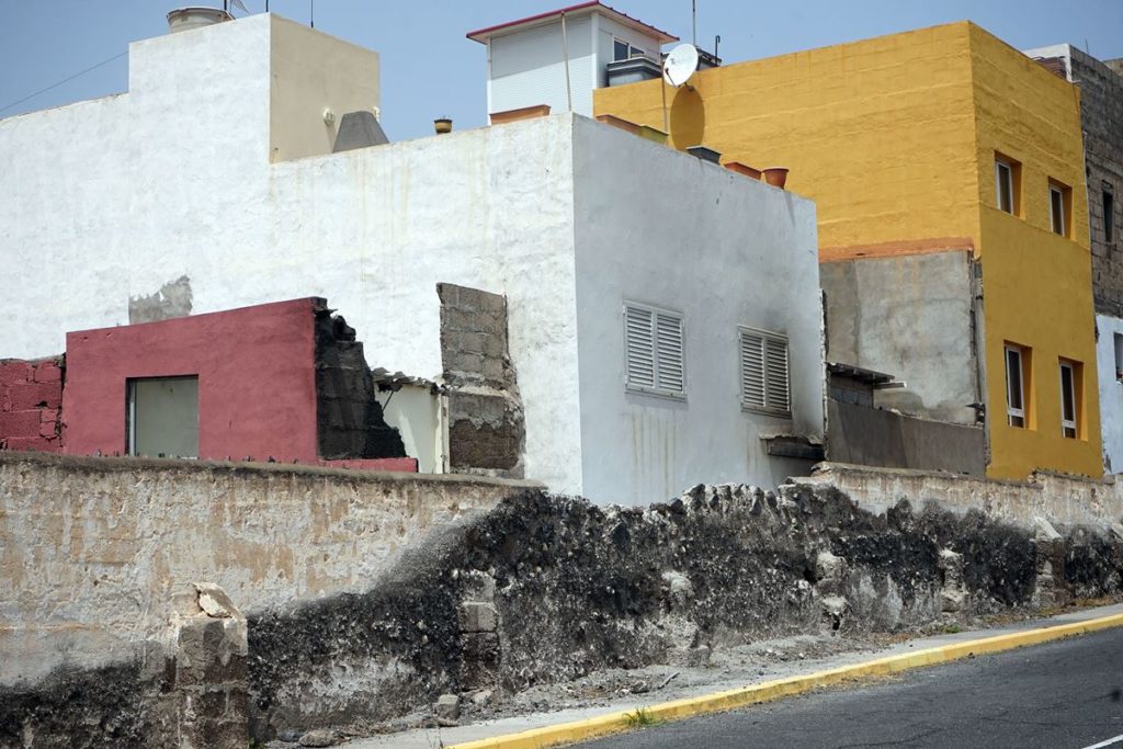 La menor quemada en Canarias estaba bajo tutela del Gobierno: sigue en estado crítico