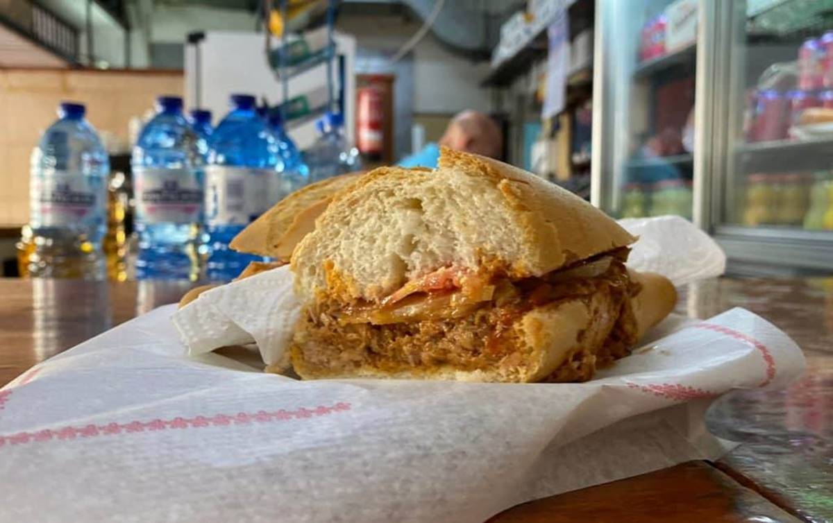 El mejor bocadillo de atún de Tenerife se hace en el Kiosko Rojo, en Santa Cruz. DA