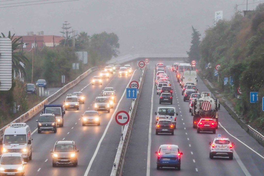 Las nuevas reglas que estudia la DGT: un euro al día por circular, dos personas por coche y un vehículo por vivienda