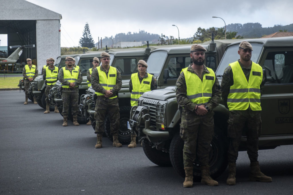 El Ejército despliega en Tenerife 920 patrullas y dos helicópteros contra los incendios